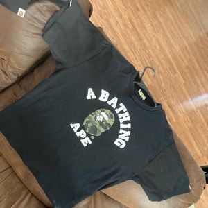 Size Large 9/10 condition. This is a real bape tee receipt in pictures !